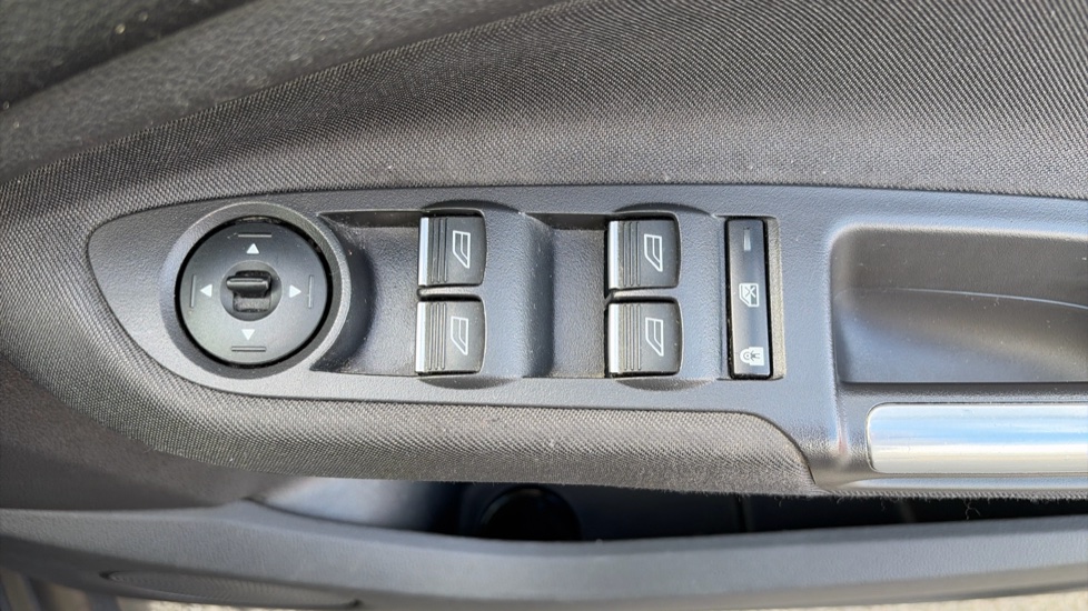 Ford Grand C-MAX 1.5 TDCi Zetec 5dr Diesel Estate - Image 35