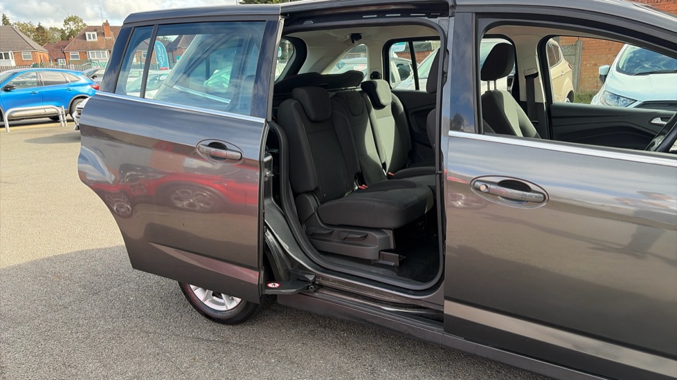 Ford Grand C-MAX 1.5 TDCi Zetec 5dr Diesel Estate - Image 37