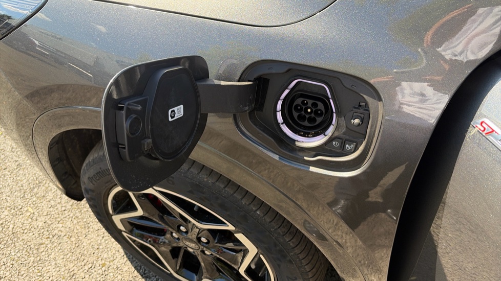 Ford Kuga 2.5 PHEV ST-Line X 5dr CVT Estate - Image 24