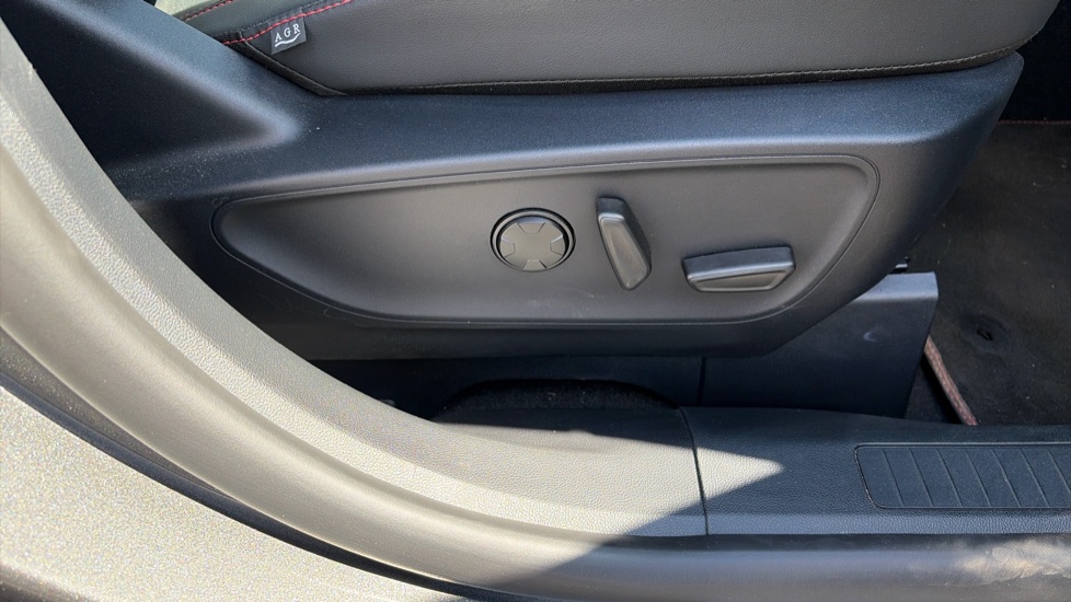 Ford Kuga 2.5 PHEV ST-Line X 5dr CVT Estate - Image 32