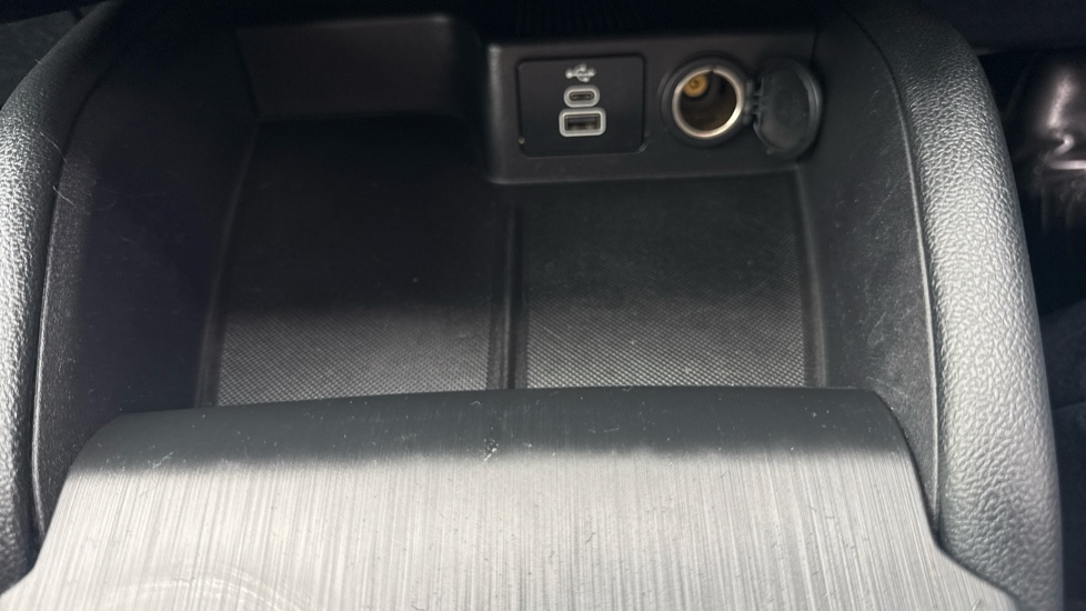 Ford Kuga 2.5 FHEV ST-Line X Edition 5dr CVT Hybrid Estate - Image 22