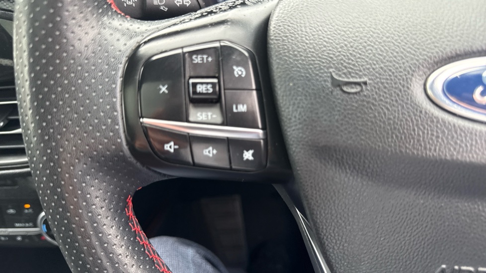 Ford Kuga 2.5 FHEV ST-Line X Edition 5dr CVT Hybrid Estate - Image 29