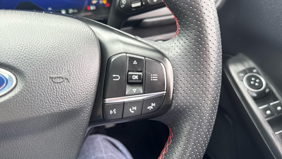 Ford Kuga 2.5 FHEV ST-Line X Edition 5dr CVT Hybrid Estate - Image 32