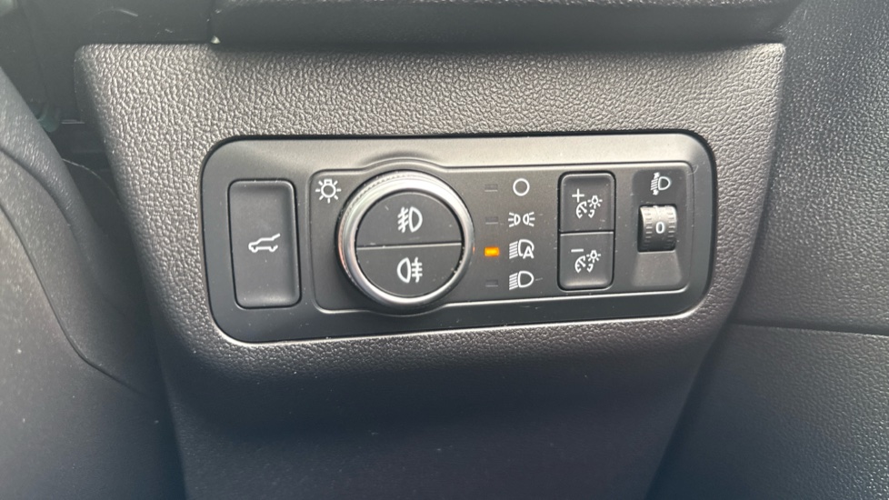 Ford Kuga 2.5 FHEV ST-Line X Edition 5dr CVT Hybrid Estate - Image 34