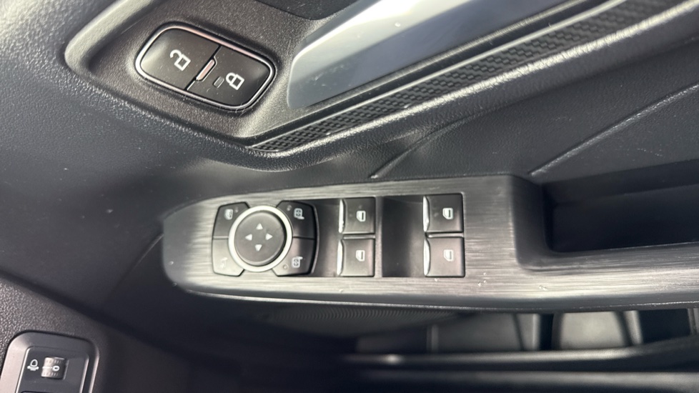 Ford Kuga 2.5 FHEV ST-Line X Edition 5dr CVT Hybrid Estate - Image 35