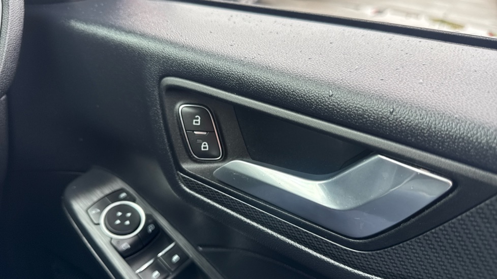 Ford Kuga 2.5 FHEV ST-Line X Edition 5dr CVT Hybrid Estate - Image 36
