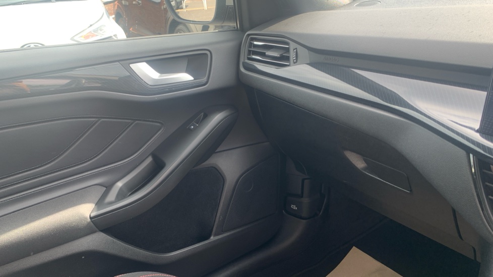 Ford Focus 1.0 EcoBoost 125 ST-Line Edition 5dr Petrol Estate - Image 39