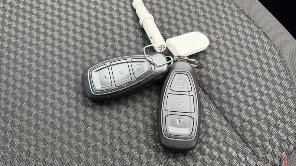 Ford Puma 1.0 EcoBoost Hybrid mHEV ST-Line Design 5dr Petrol Hatchback - Image 20