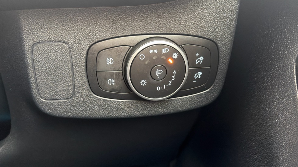 Ford Puma 1.0 EcoBoost Hybrid mHEV ST-Line Design 5dr Petrol Hatchback - Image 31