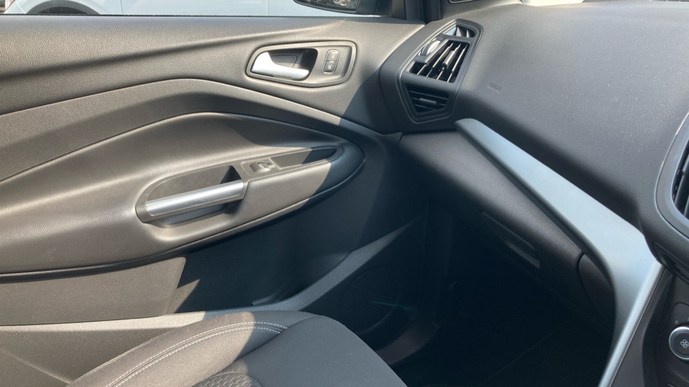 Ford Kuga 1.5 EcoBoost 176 Zetec 5dr Auto Petrol Estate - Image 38