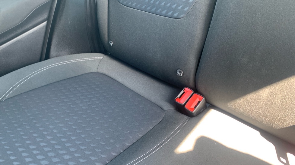 Ford Fiesta 1.1 Zetec 5dr Petrol Hatchback - Image 17
