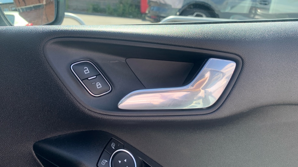 Ford Fiesta 1.1 Zetec 5dr Petrol Hatchback - Image 26