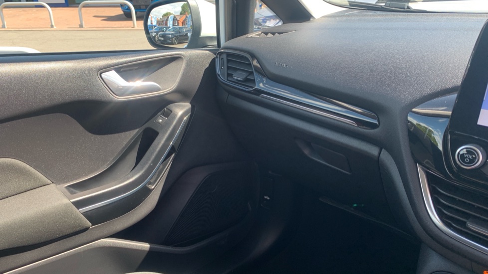 Ford Fiesta 1.1 Zetec 5dr Petrol Hatchback - Image 36