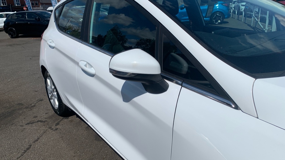 Ford Fiesta 1.1 Zetec 5dr Petrol Hatchback - Image 38