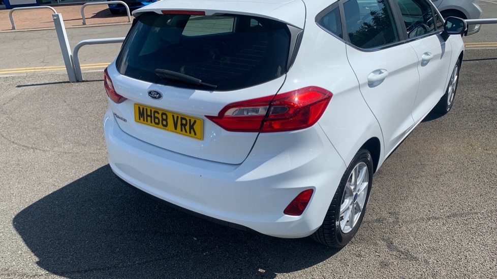 Ford Fiesta 1.1 Zetec 5dr Petrol Hatchback - Image 45