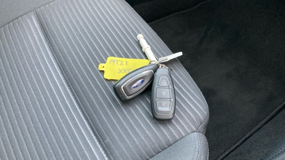 Ford Focus 1.0 EcoBoost Hybrid mHEV 125 Titanium Edition 5dr Petrol Hatchback - Image 20