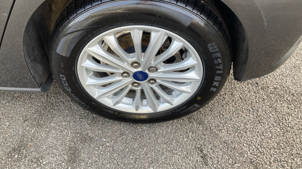 Ford Focus 1.0 EcoBoost Hybrid mHEV 125 Titanium Edition 5dr Petrol Hatchback - Image 36