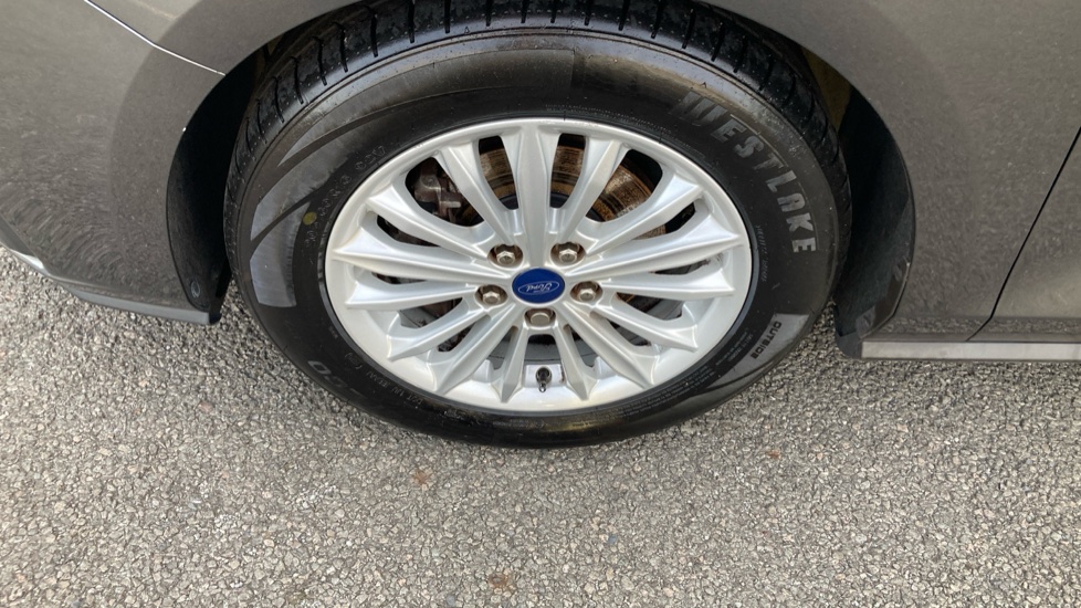 Ford Focus 1.0 EcoBoost Hybrid mHEV 125 Titanium Edition 5dr Petrol Hatchback - Image 38