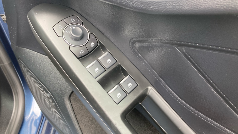 Ford Focus 1.0 EcoBoost Hybrid mHEV ST-Line 5dr Auto Petrol Hatchback - Image 32