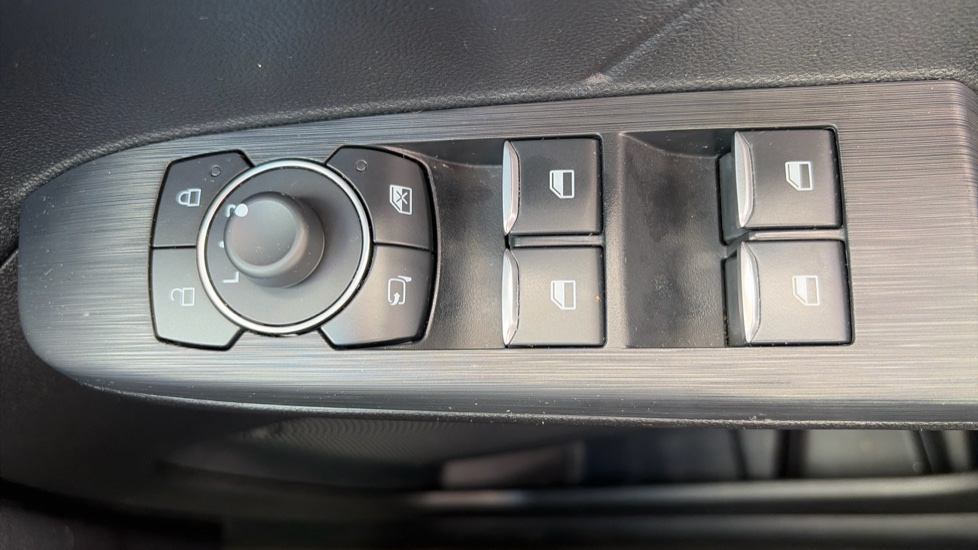 Ford Kuga 2.5 FHEV ST-Line X Edition 5dr CVT Hybrid Estate - Image 30