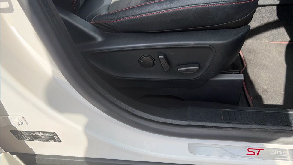 Ford Kuga 2.5 FHEV ST-Line X Edition 5dr CVT Hybrid Estate - Image 39
