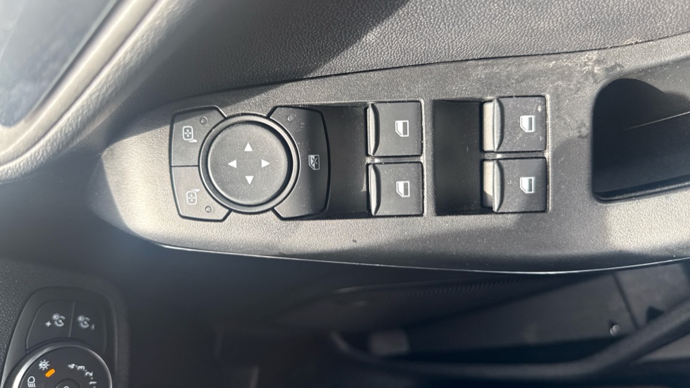 Ford Fiesta 1.0 EcoBoost Hybrid mHEV 125 ST-Line 5dr Petrol Hatchback - Image 34