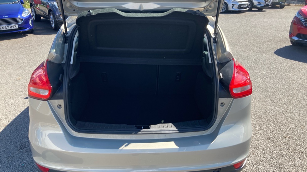 Ford Focus 1.0 EcoBoost 125 Zetec 5dr Petrol Hatchback - Image 4