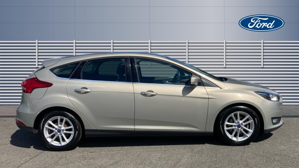 Ford Focus 1.0 EcoBoost 125 Zetec 5dr Petrol Hatchback - Image 5