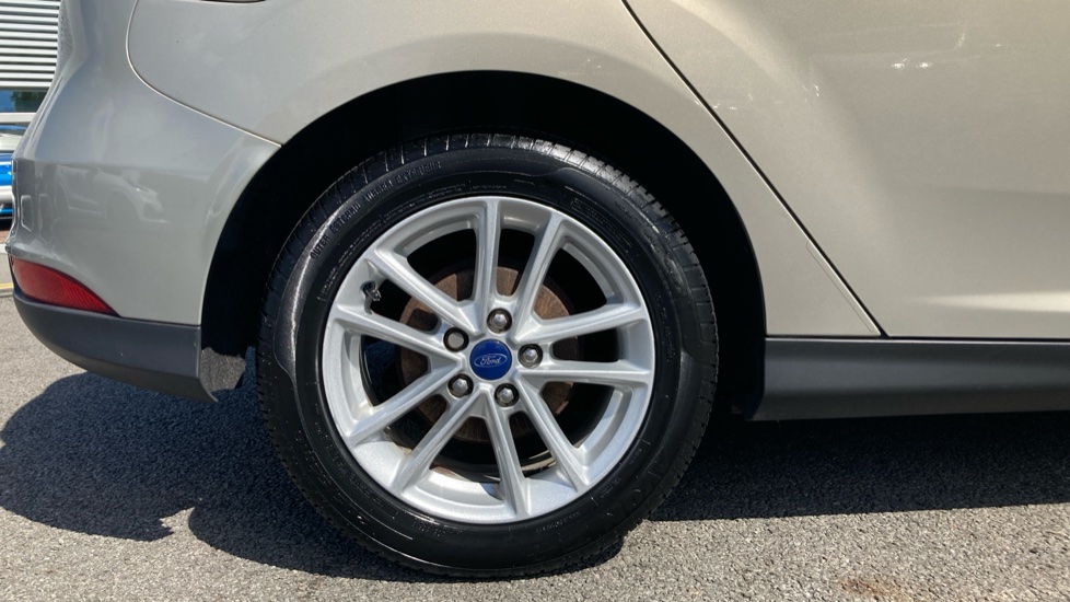Ford Focus 1.0 EcoBoost 125 Zetec 5dr Petrol Hatchback - Image 7