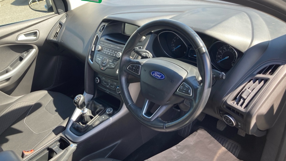 Ford Focus 1.0 EcoBoost 125 Zetec 5dr Petrol Hatchback - Image 11