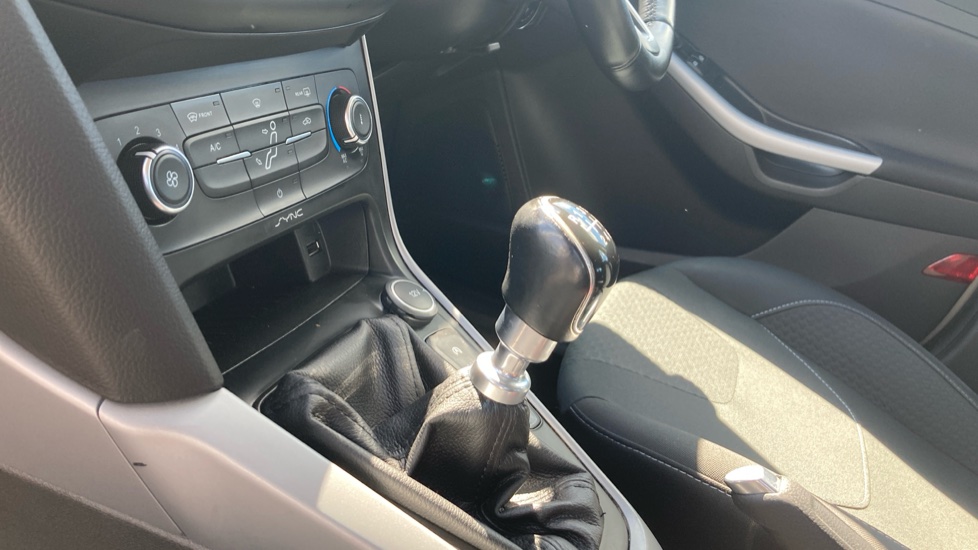 Ford Focus 1.0 EcoBoost 125 Zetec 5dr Petrol Hatchback - Image 13