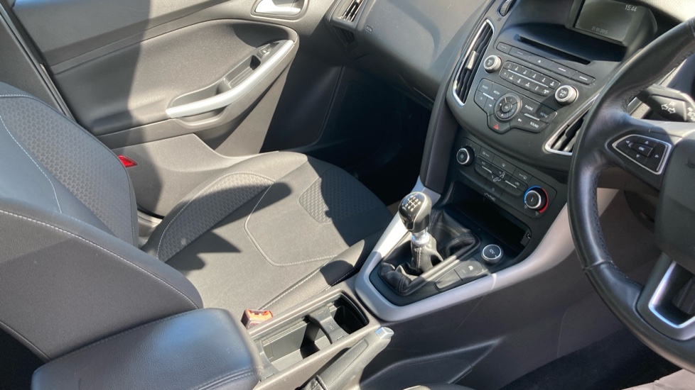 Ford Focus 1.0 EcoBoost 125 Zetec 5dr Petrol Hatchback - Image 14