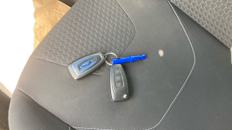 Ford Focus 1.0 EcoBoost 125 Zetec 5dr Petrol Hatchback - Image 20
