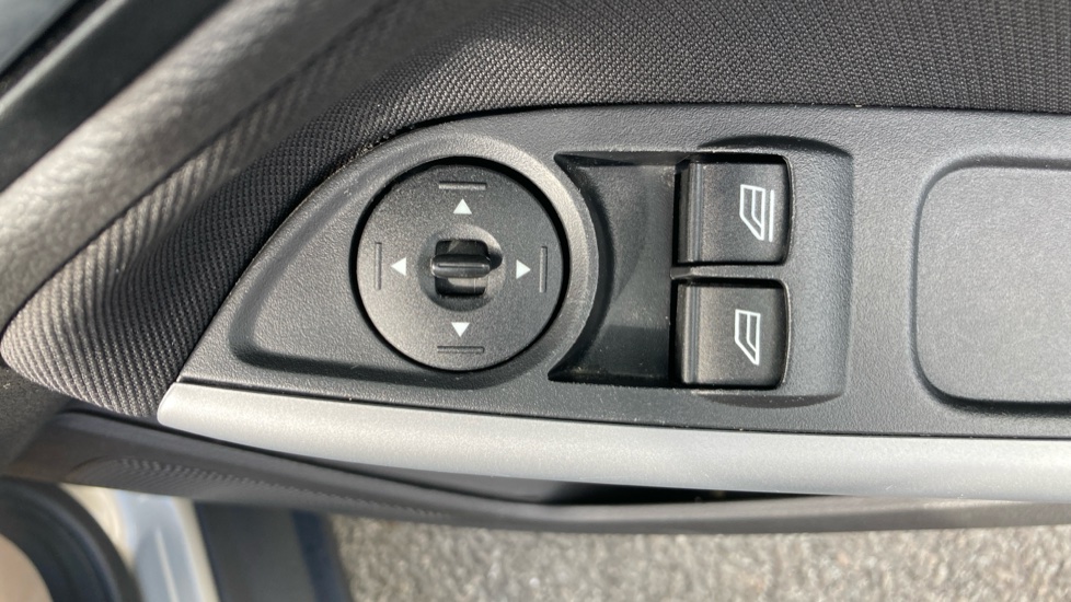 Ford Focus 1.0 EcoBoost 125 Zetec 5dr Petrol Hatchback - Image 21