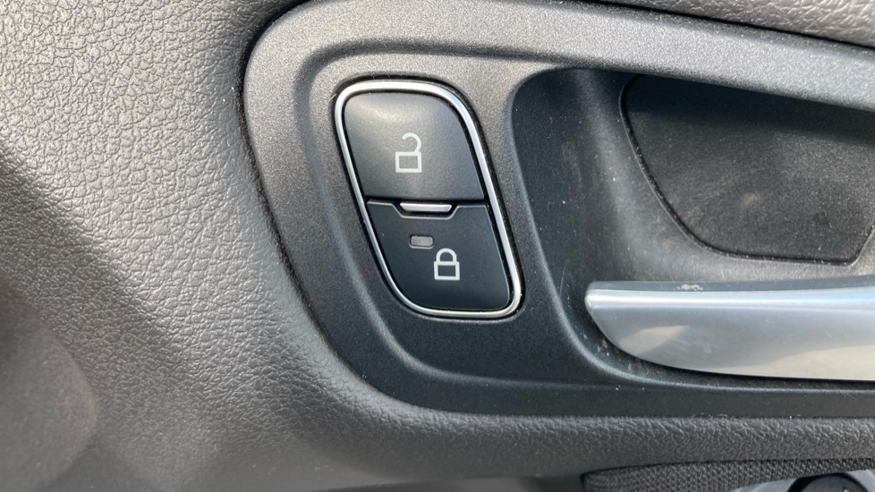Ford Focus 1.0 EcoBoost 125 Zetec 5dr Petrol Hatchback - Image 22
