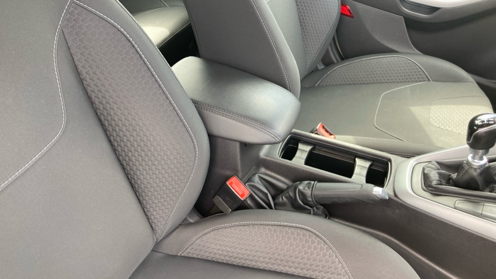 Ford Focus 1.0 EcoBoost 125 Zetec 5dr Petrol Hatchback - Image 24