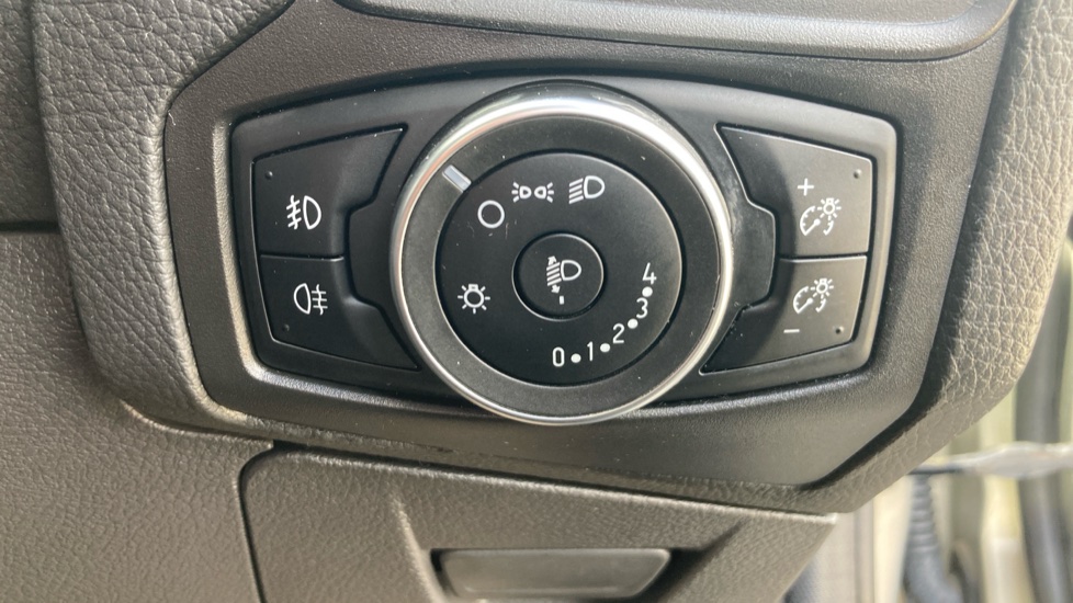 Ford Focus 1.0 EcoBoost 125 Zetec 5dr Petrol Hatchback - Image 25