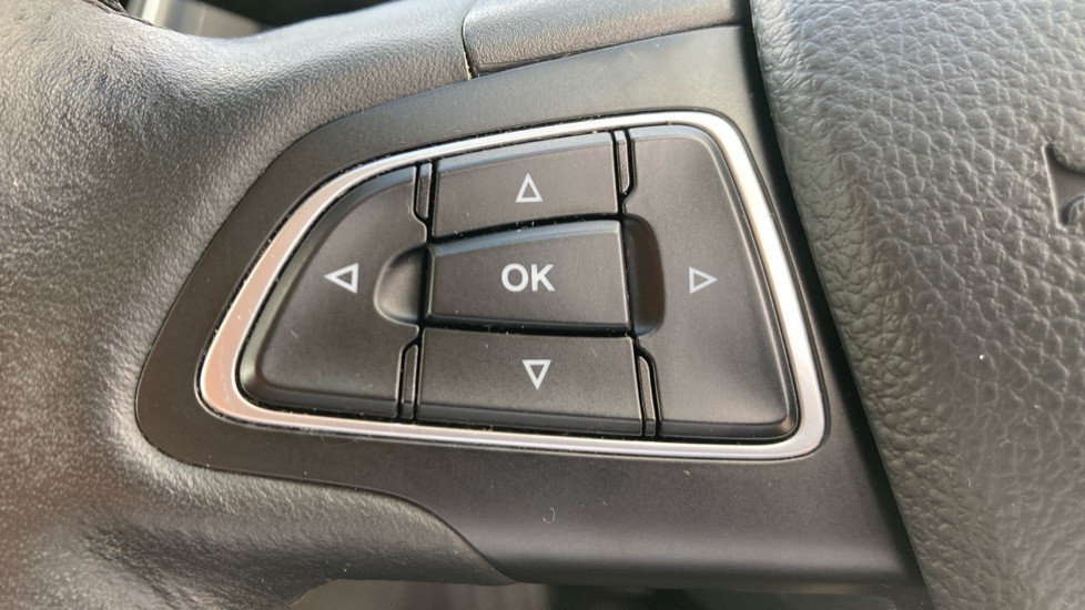 Ford Focus 1.0 EcoBoost 125 Zetec 5dr Petrol Hatchback - Image 27
