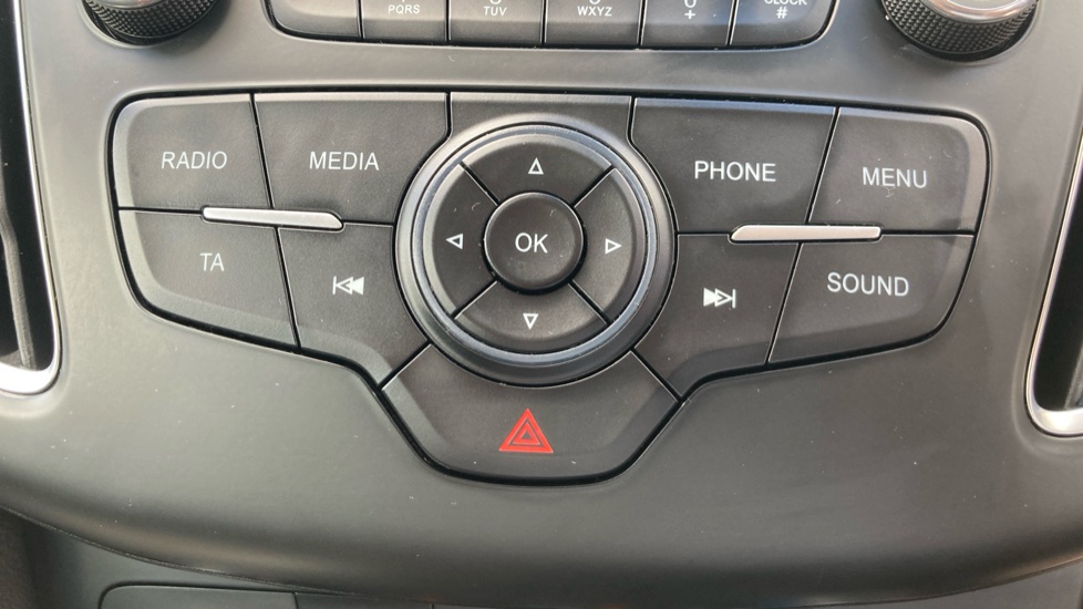 Ford Focus 1.0 EcoBoost 125 Zetec 5dr Petrol Hatchback - Image 29