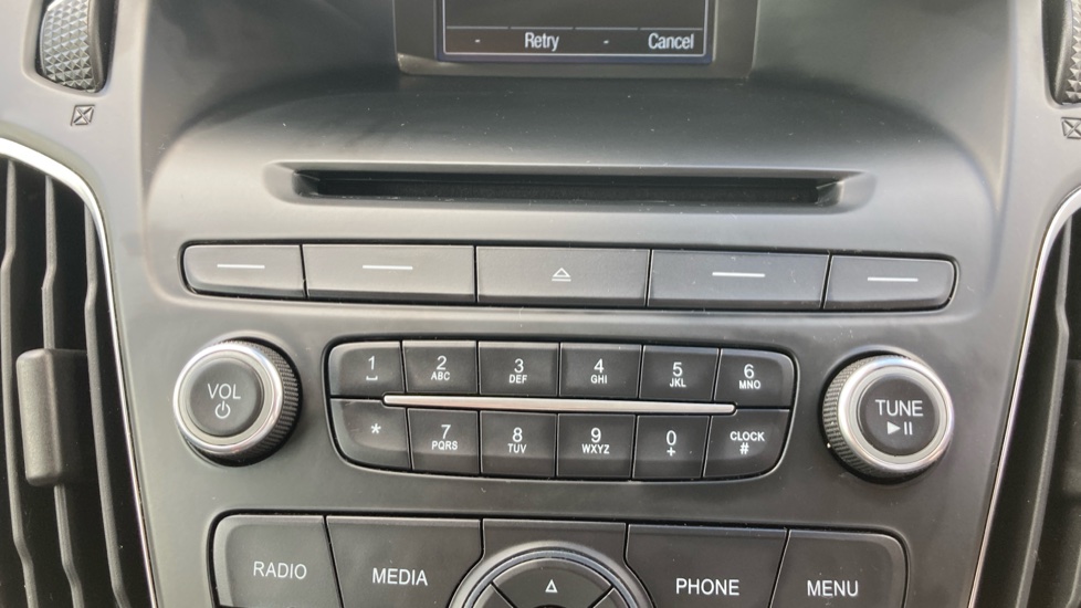 Ford Focus 1.0 EcoBoost 125 Zetec 5dr Petrol Hatchback - Image 30