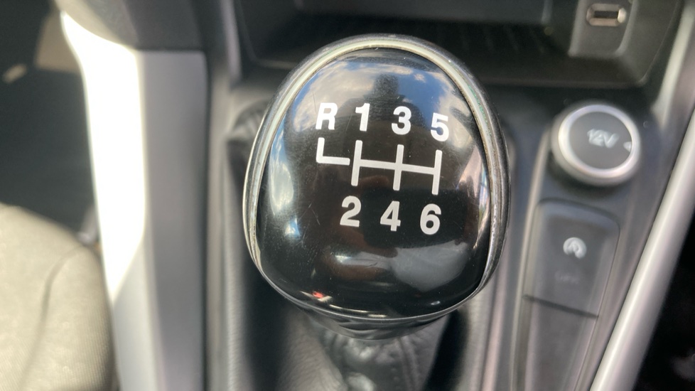 Ford Focus 1.0 EcoBoost 125 Zetec 5dr Petrol Hatchback - Image 31
