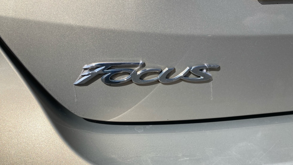 Ford Focus 1.0 EcoBoost 125 Zetec 5dr Petrol Hatchback - Image 41