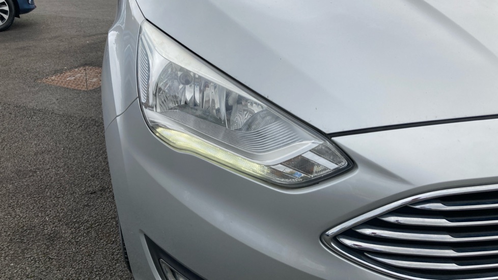 Ford Grand C-MAX 1.0 EcoBoost 125 Titanium 5dr Petrol Estate - Image 22