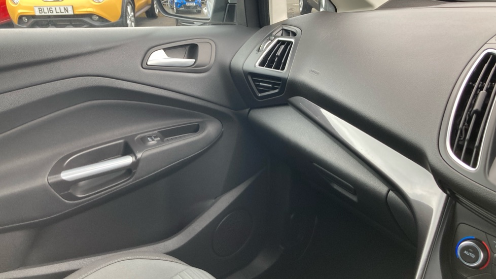 Ford Grand C-MAX 1.0 EcoBoost 125 Titanium 5dr Petrol Estate - Image 37
