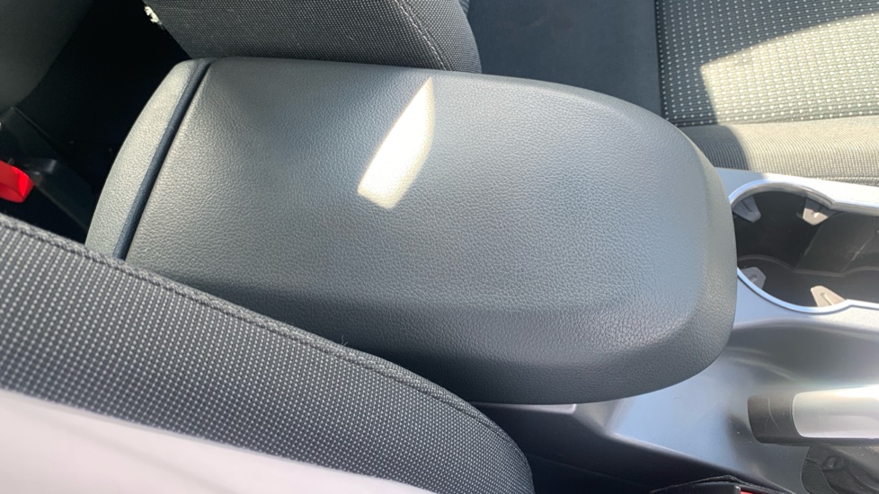 Ford Grand C-MAX 1.6 TDCi Zetec 5dr Diesel Estate - Image 32