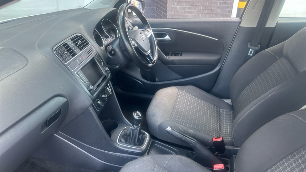 Volkswagen Polo 1.2 TSI SE 5dr Petrol Hatchback - Image 11