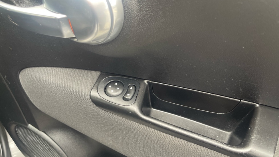 Abarth 595 1.4 T-Jet 145 3dr Petrol Hatchback - Image 29