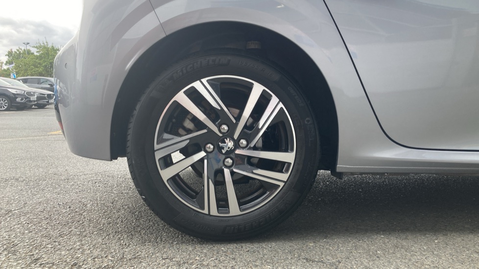 Peugeot 208 1.2 PureTech 100 Allure 5dr Petrol Hatchback - Image 7
