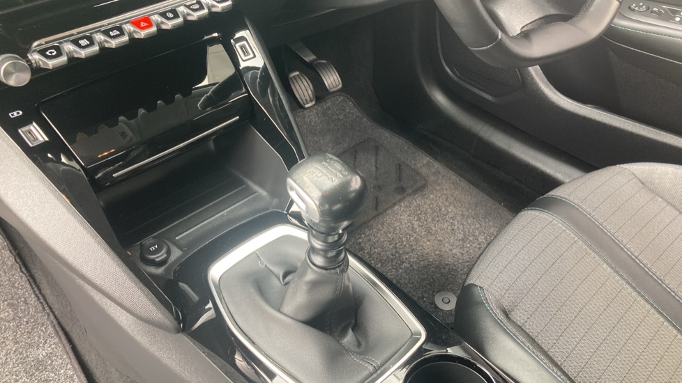 Peugeot 208 1.2 PureTech 100 Allure 5dr Petrol Hatchback - Image 19