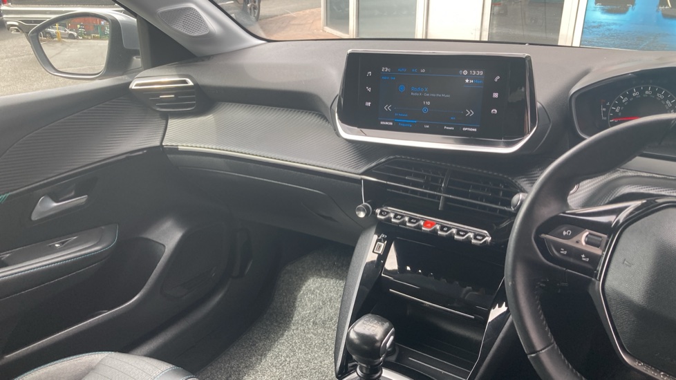 Peugeot 208 1.2 PureTech 100 Allure 5dr Petrol Hatchback - Image 20